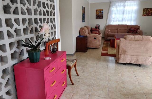 Luxury Tropical Villa Located within the walking distance from Town