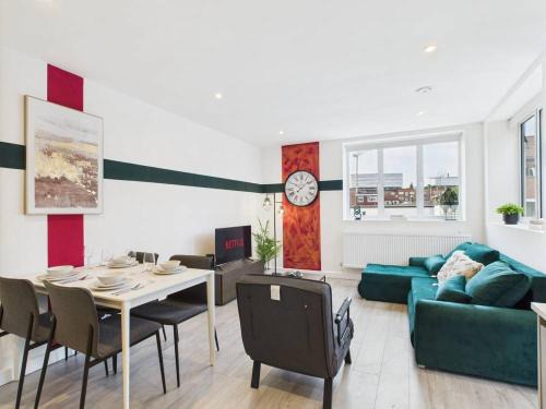 Luxury Two Bed Sleeps 7 6 beds
