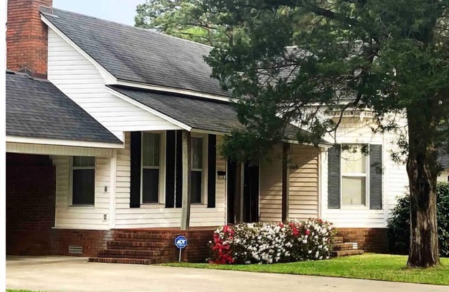 Luxury Victorian Home: King Master Suite EZ Access