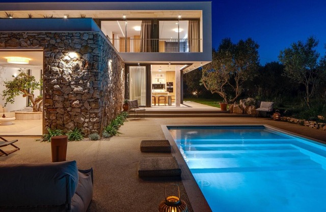 Luxury Villa Authentic heated pool 56m2 sea view sauna jacuzzi bbq family