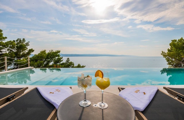 Luxury Villa Bacana near the sea in Brela, sauna, jacuzzi, family, quiet area, heated pool, gym
