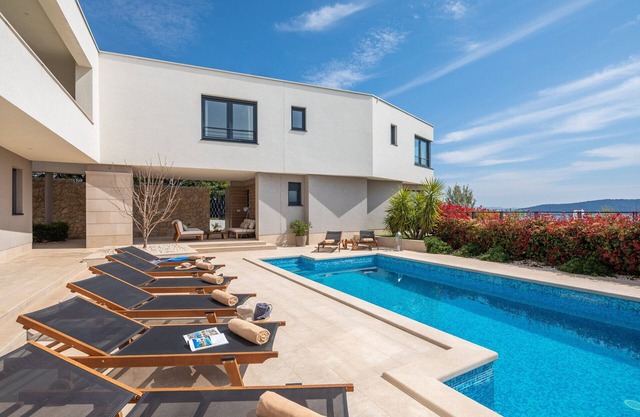 Luxury Villa Encanto with Heated Pool