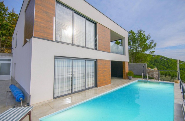 Luxury Villa Endless Blue with Pool