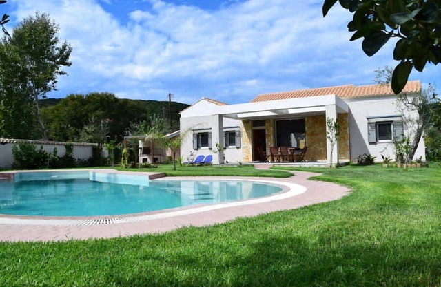 Luxury Villa Erotas w/Pool & 3 Ensuite Bedrooms