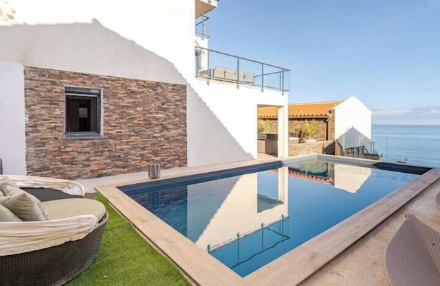 Luxury villa facing the sea: swimming pool and Spa and elevator. Kayak paddle.