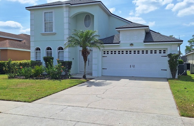 Luxury Villa - Family Oasis with Private Pool - close to Disney and Universal!
