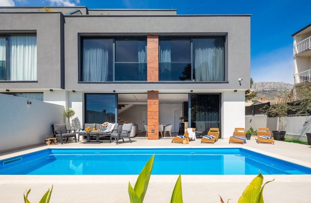 Luxury Villa Etera with Heated Pool
