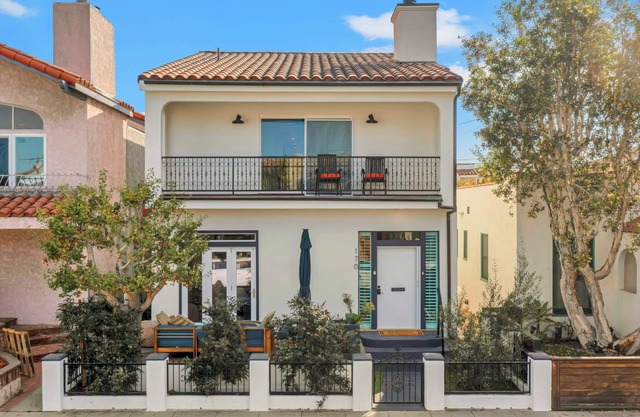 Luxury Villa in Belmont Shores 4 Bedrooms 3 Bathn