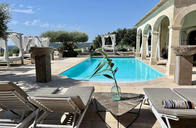 Luxury Villa in front of the famous Pont-du-Gard.
