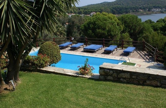 Luxury Villa in Koukounaries