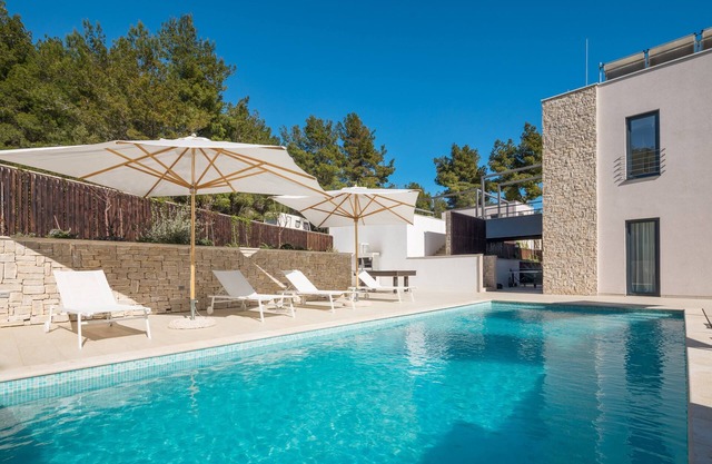 Luxury Villa Juliet with Heated Pool