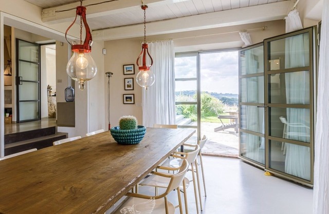 Luxury villa, pool and spa with iconic views of Tuscany.