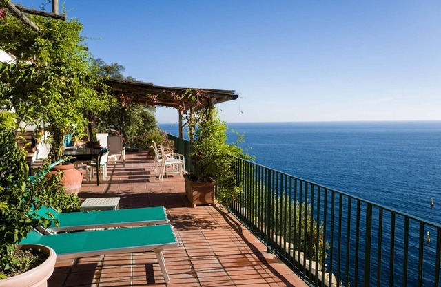 Luxury villa, pool, sea access large terraces, stupendous views