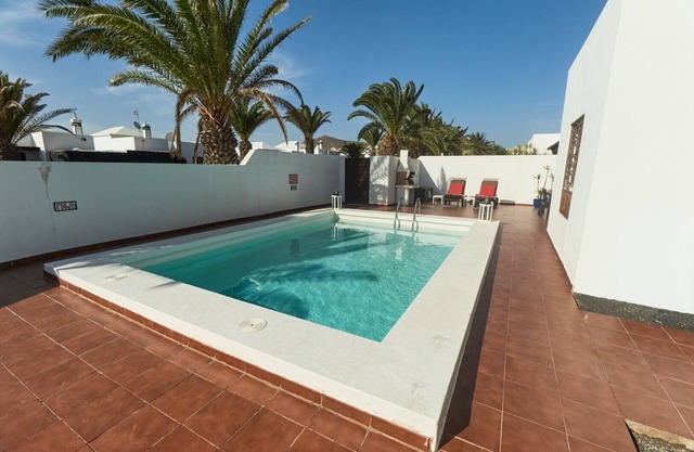 - Luxury Villa Private Heated Pool, Internet.No car required. Quiet location