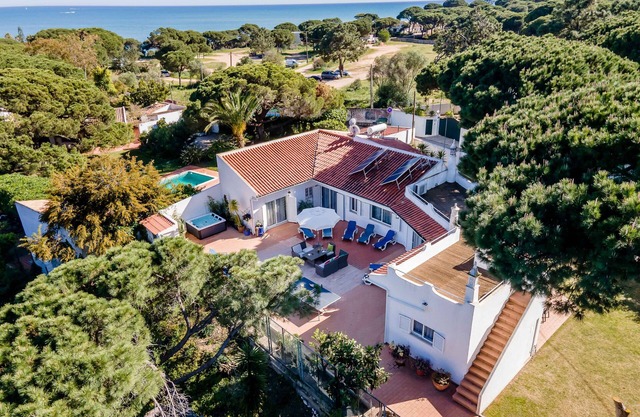 Luxury Villa, Private Large Jacuzzi,100 Metres From Santa Eulalia Beach