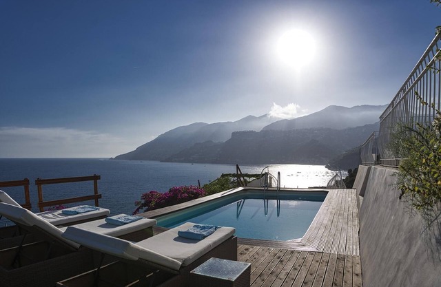 Luxury Villa Vittoria- Villa With Garden Swimming Pool and Jacuzzi Overlooking the sea