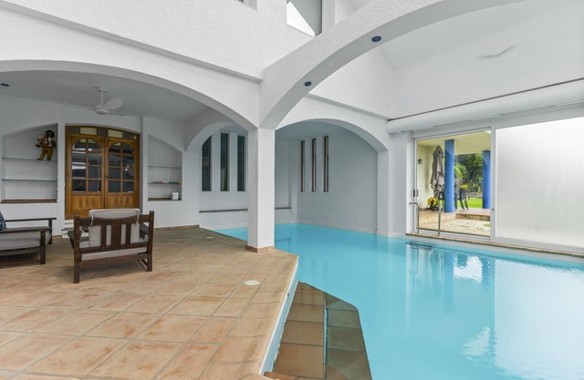Luxury Villa with Heated Pool, Mountain View, Wi-Fi and Air Conditioning