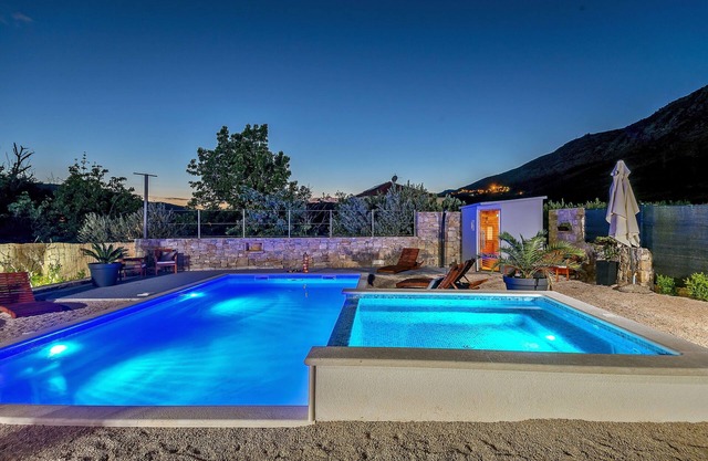 Luxury Villa with heated private pool,sauna,whirlpool, In solitude.