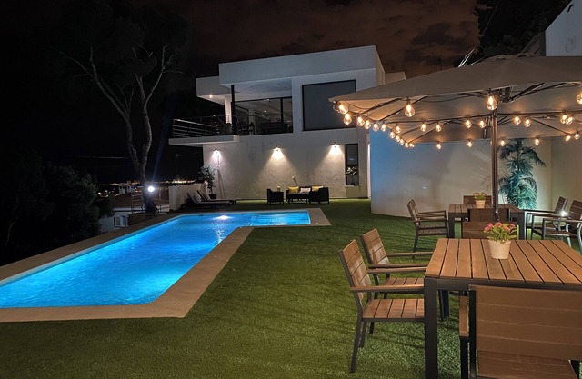 Luxury Villa with Mediterranean views for 12 people -Valencia-