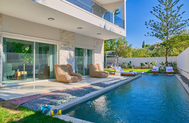 Luxury Villa with Pool,BBQ and Garden Vouliagmenin