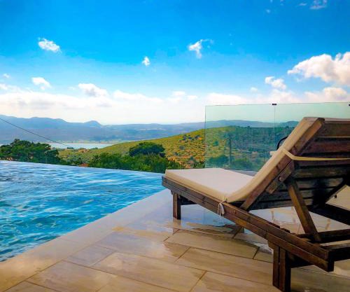 Luxury villa with private infinity pool