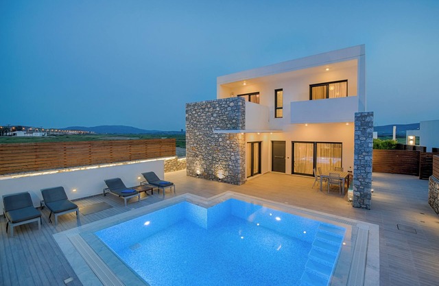 Luxury Villa with Private Swimming Pool & BBQ, 5 Min. From Prasonisi Beach!