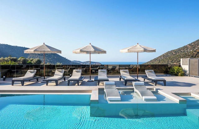 Luxury Villa with Sea Views, Fire Pit & near beach