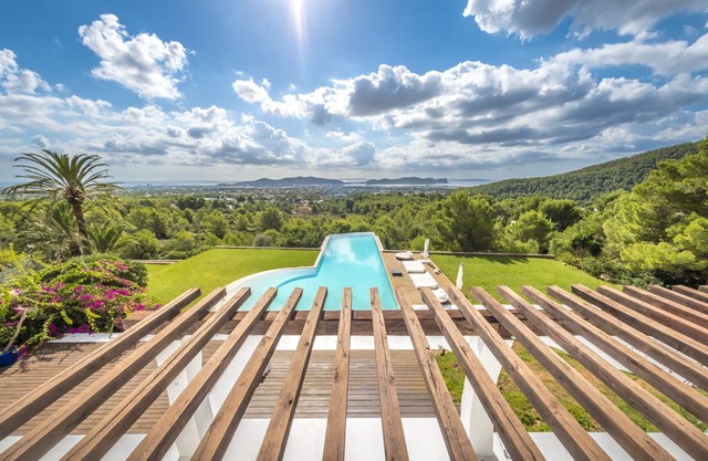 Luxury Villa With Stunning Views