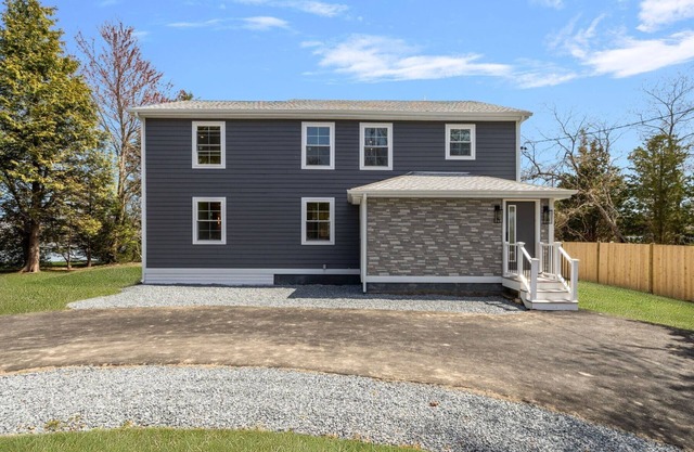 Luxury Waterfront House in Portsmouth, RI with Direct Beach Access
