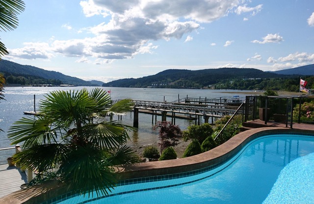Luxury Waterfront Retreat Right on the Ocean with Pool, Hot Tub and Private Dock