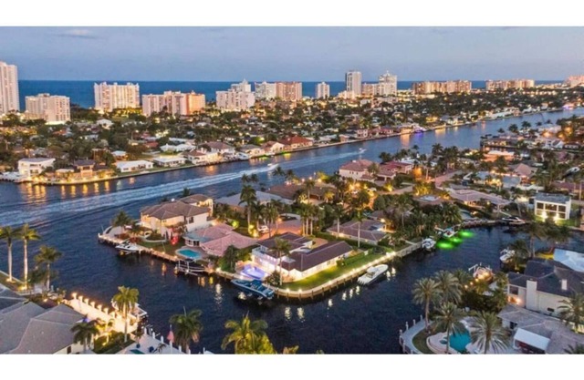 "Luxury waterfront mansion with large pool" Near clear water & sandy beaches !