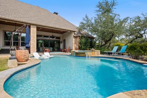 Luxury Wimberley Escape - 4BR - Pool - Sauna - BBQ