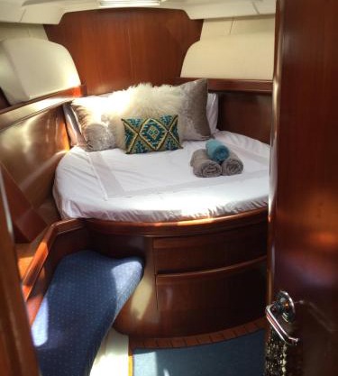 LUXURY YACHT STAY "White Dove" sleeps 6