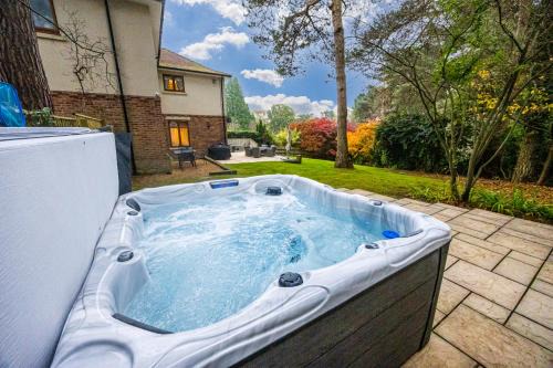 Luxury6BedHouse-HotTub-GamesRoom-Amar Luxury Stays