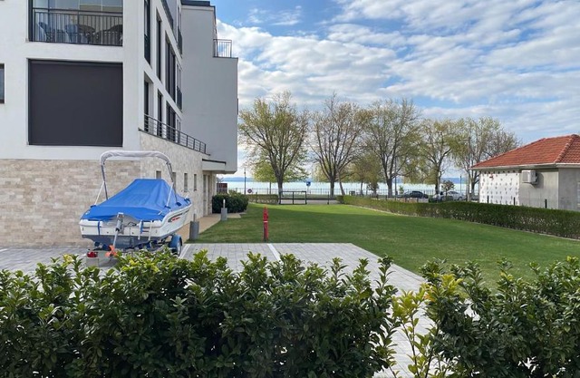 Luxus Apartment direkt am See
