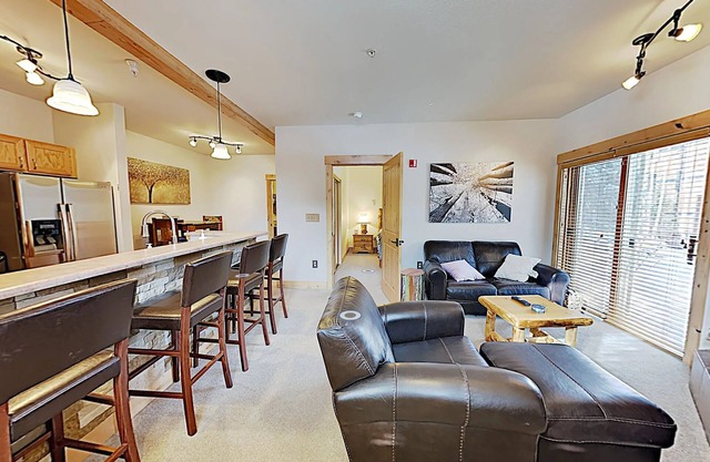 Luxuy Lodge Ski-in/Ski-Out Corner Unit Steps from Lift and Downtown/Main Street