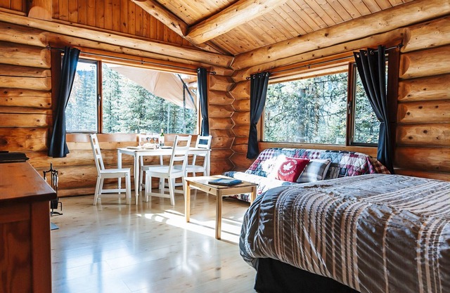 Lynx Lair Log Cabin, Remote, Off Grid Wilderness location, adj Jasper Nat Park