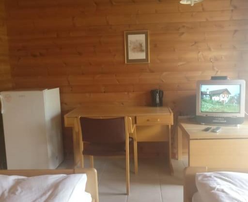 Lyst dobbelt værelse med egen indgang og bad