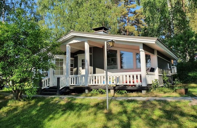 Mökki ja rantasauna Saimaan rannalla