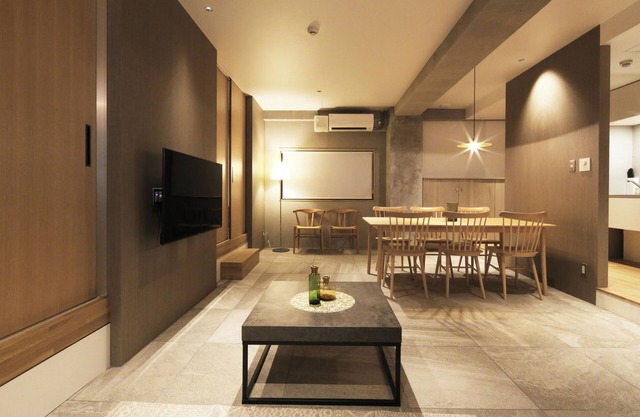 M/W HOTEL