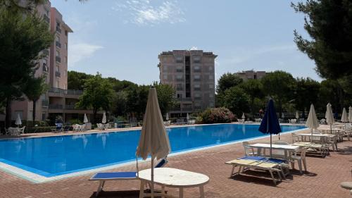 M446 - Marcelli, trilocale in residence con piscina