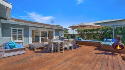 'Macmasters Malibu' by HolidayCo
