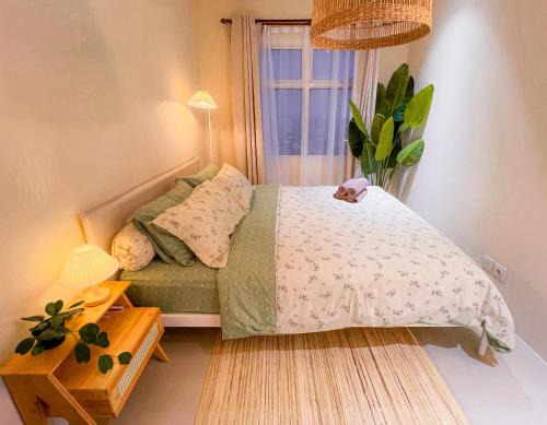 Madison Park Apartment HOMEY by Host Jess