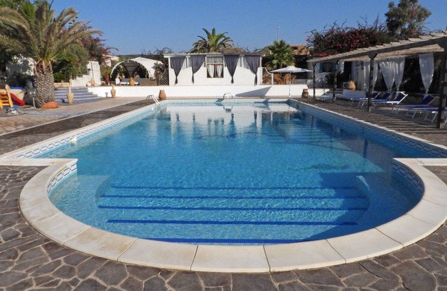 Maganuco Beach House Seafront. Private Pool.