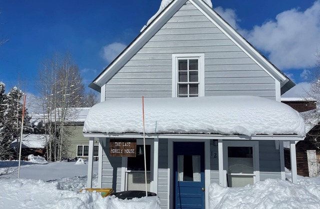 Magic In All Directions - 3 Bdrms, 2 1/2 Bths, WrkSpc & WiFi