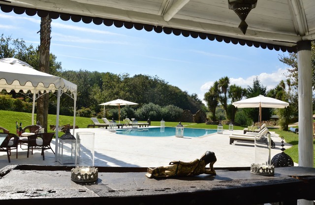 Magic luxury villa, swimming pool, SPA, tennis, wooded park.