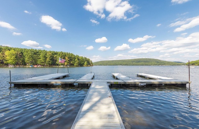 Magical Lake Escape w/Dock Slip & Game Room