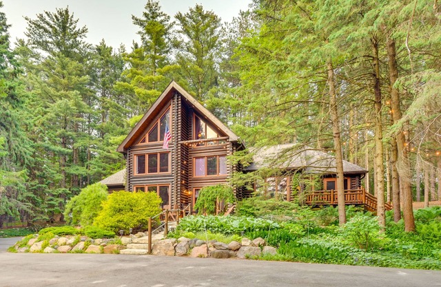 Magical Metamora Cottage w/Fire Pit, Pond, Deck!