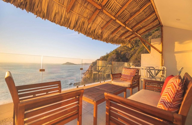 Magical sunsets, king bed, and pro service B403