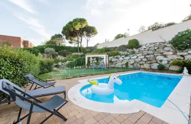 Magnífica Villa con Piscina con Vistas al mar y a Barcelona con 5 Dormitorios